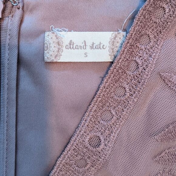 Altar'd State Bellwood Blush Pink Lace Romper Size Small - Picture 4 of 4